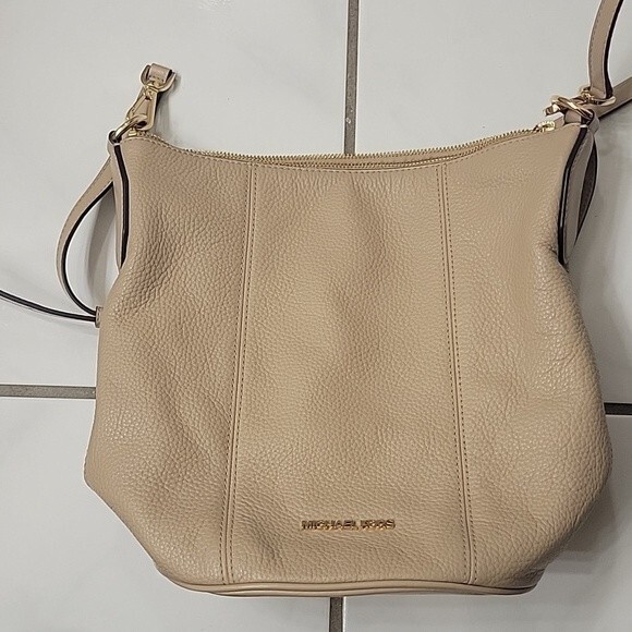 Michael Kors Brooke Medium Tan Bucket Crossbody Bag | Pebbled Leather Purse - Picture 6 of 12
